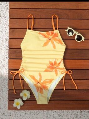5 Swimsuit Bundle Bikinis & One Pieces Size M